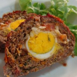 Rolo de Carne Recheado com Ovos