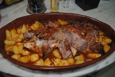 Borrego Assado com Batatas