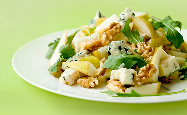 Salada de Pêra com Nozes e Roquefort