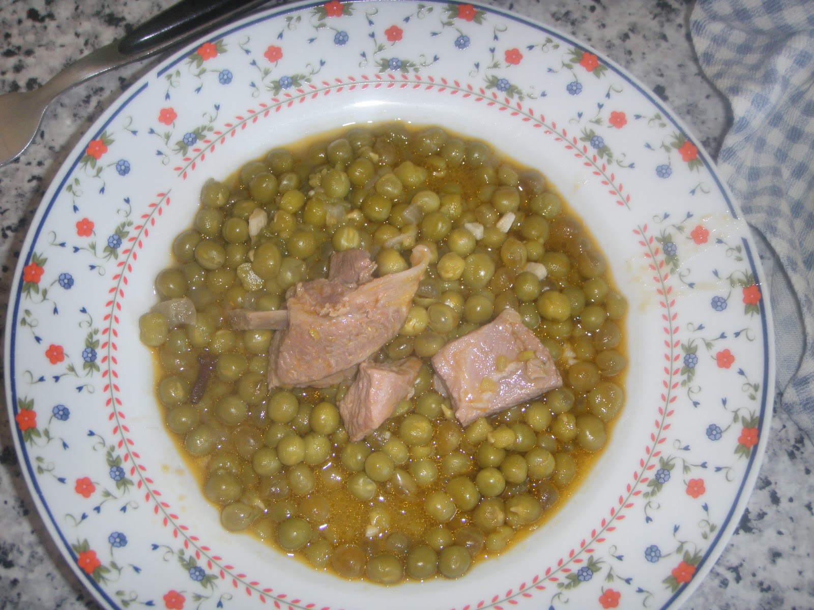 Borrego Estufado com Ervilhas