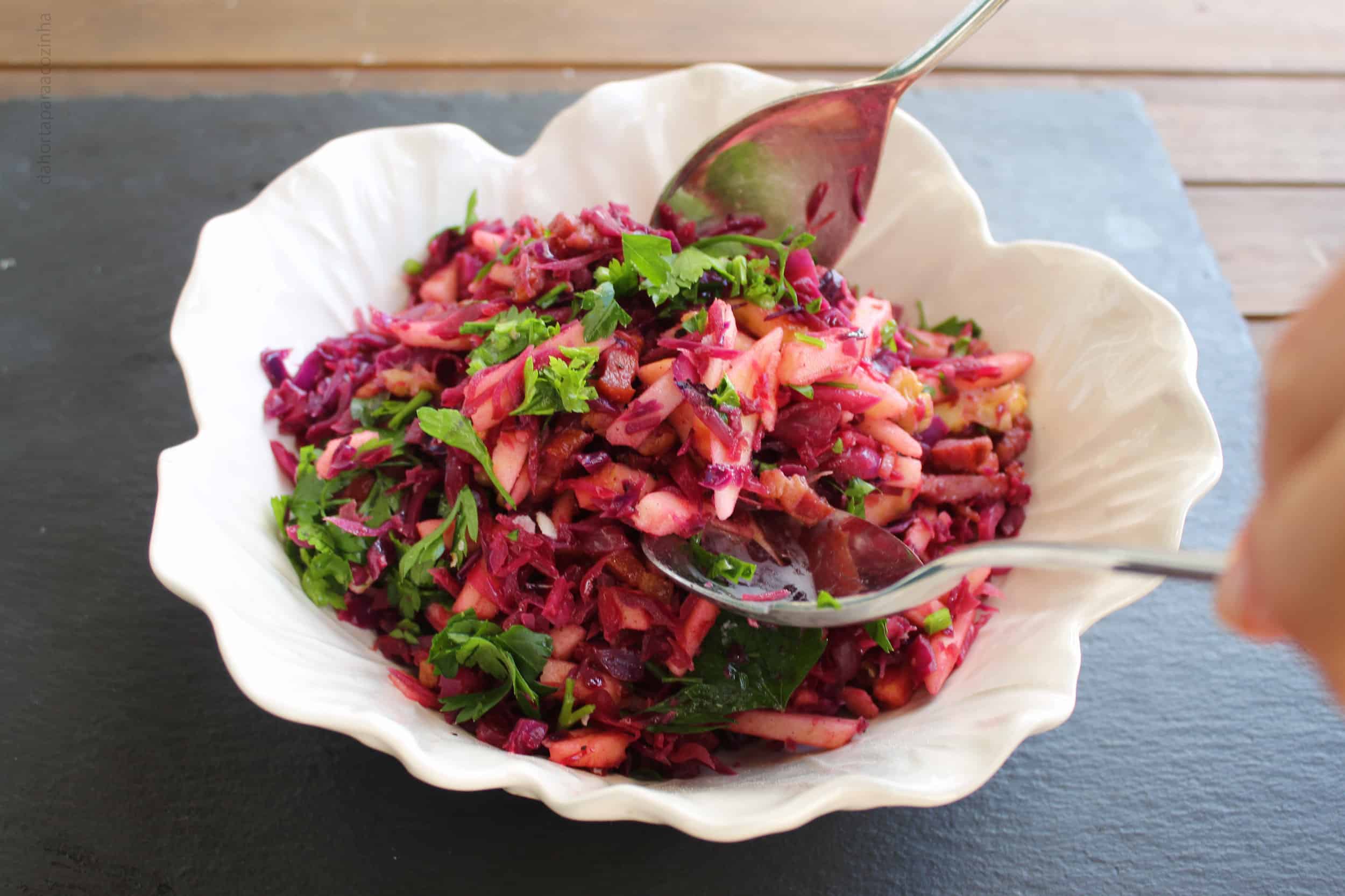 Salada de Couve Roxa e Maçã