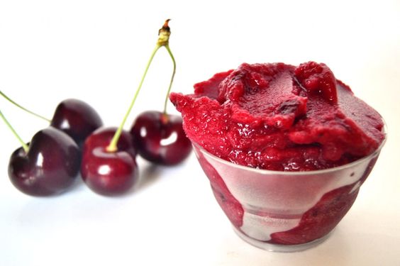 IOGURTE GELADO COM FRUTOS DO BOSQUE