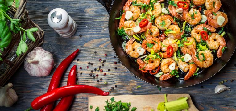 Salteado de Camarão com Molho de Laranja