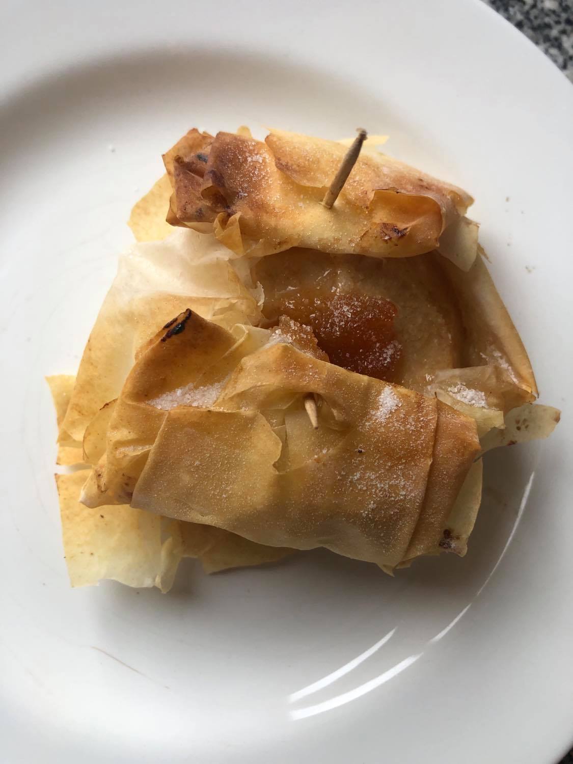 Maça assada com massa filó