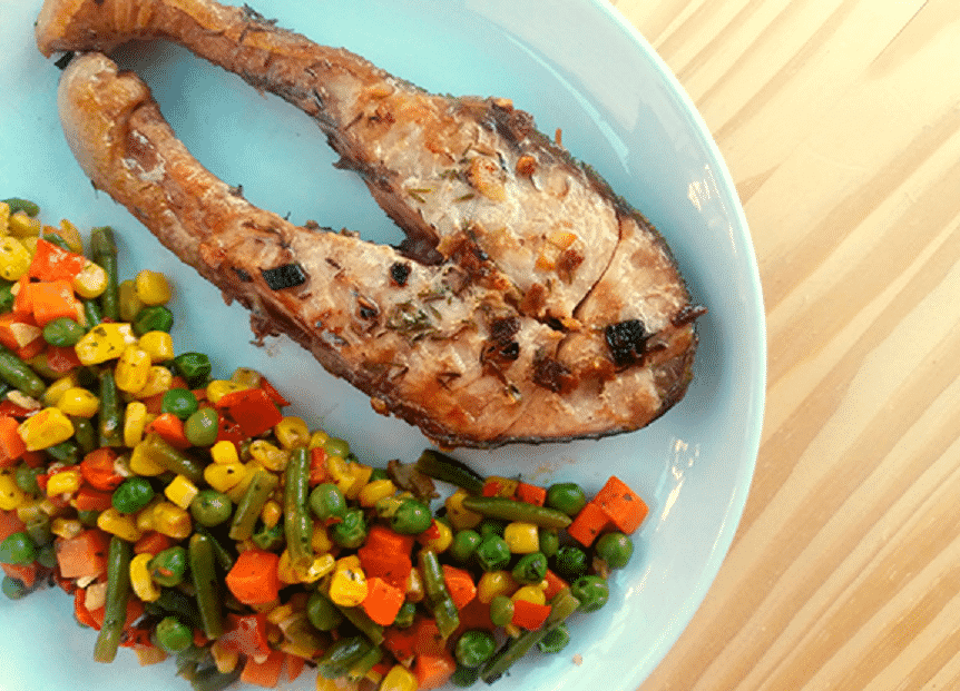 Salmão Grelhado com Macedónia de Legumes